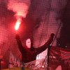 Fanii exuberanți ai lui Olympiakos sărbătoresc o victorie istorică