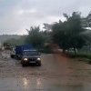 Inundații pe DN 2 în urma unei ruperi de nori în județul Bacău