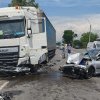 Un tir și trei mașini, implicate într-un accident, în drum spre Hunedoara. Două persoane au fost transportate la spital