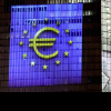 Euro pierde teren în faţa dolarului şi yenului în deţinerile de valută