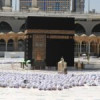 Arabia Saudită și Emiratele Arabe Unite (EAU) au decis să scurteze rugăciunile tradiționale