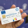Românii aflați în situații vulnerabile urmează să își primească banii pe cardurile sociale pentru alimente. Când se va întâmpla