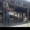 Incendiu la un autobuz cu călători aflat în mers: mașina s-a făcut scrum - FOTO