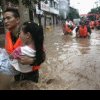 Inundații catastrofale în sudul Chinei, în timp ce restul țării se află sub „o cupolă de foc”