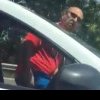 Scandal în trafic: șofer recalcitrant, filmat în timp ce lovește cu furie o mașină în care erau și copii - VIDEO ȘOCANT
