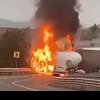 Imagini cu un TIR și o cisternă care ard ca o torță, la Ceica, în Bihor, după ce s-au ciocnit violent. VIDEO
