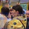 Laura Codruța Kovesi, surprinsă într-un tramvai, printre suporterii „naționalei” de la Koln, înainte de meciul România – Belgia