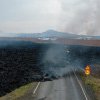Lava scursă în urma erupției vulcanice de la sfârșitul lunii trecute a acoperit un drum principal din sud-vestul Islandei VIDEO