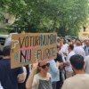 Protest în Piața Victoriei, la care participă și Clotilde Armand. Se cere renumărarea voturilor