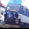 Provocare periculoasă. Trei tineri, filmați când merg pe tren, în Cehia | VIDEO