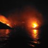 Singura pădure de pini de pe insula grecească Hydra a luat foc, după un spectacol de artificii de pe un iaht
