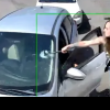 Vânzătoarea a spart cu ciocanul parbrizul mașinii unui client, care aruncase cafeaua pe ea, nemulțumit de preț, în SUA | VIDEO