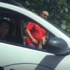 VIDEO. Şofer filmat când loveşte cu pumnii un autoturism în Constanţa: „Domne, suntem cu copiii în maşină”