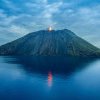 Vulcanul Stromboli din Italia – localizare, istoria erupțiilor, curiozități