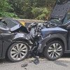 FOTO Accident pe Transfăgărăşan: Două maşini s-au ciocnit frontal. Două persoane au fost rănite