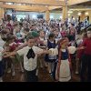 FOTO Kinderball ţine vie tradiţia săsească la Râşnov. Zeci de copii au dansat pe tradiționalul „Laurenzia”