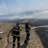 Incendiu cu degajări mari de fum la Băicoi, pe marginea DN1 – UPDATE