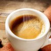 Consumul de cafea reduce riscul de deces asociat statului prelungit pe scaun
