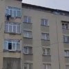 Detalii cutremurătoare în cazul fetei din Balș care a căzut de la etajul 4. Totul a pornit de la o ceartă între mama ei și tatăl vitreg
