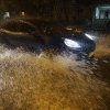 Efectele potopului din București: Străzi transformate în râuri, sute de case inundate și zeci de copaci doborâți