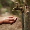 Mii de oameni din Prahova vor primi apă, după ce singurul izvor din zona lor aproape a secat