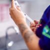 O țară din Europa, prima din lume care începe vaccinarea oamenilor împotriva gripei aviare