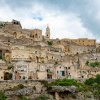 Un grup de turiști a distrus o parte dintr-o clădire istorică într-un oraș antic din Italia. S-au urcat și au sărit pe clădiri istorice