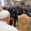 „Voi uniți oamenii, pentru că râsul este contagios”: Mesajul Papei Francisc pentru actorii de comedie invitați la Vatican