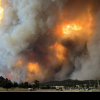 (video) 500 de clădiri, mistuite de flăcări în New Mexico: Mii de oameni au fugit din calea incendiilor masive
