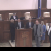 (video) „Rușine! Jos PAS, jos Maia Sandu!” Ședința Parlamentului s-a încheiat cu scandal: 7 deputați, sancționați pentru blocarea tribunei