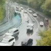(video) Scene șocante în Rusia: Un tramvai ce mergea cu viteză a aruncat într-o curbă pasageri în fața mașinilor, apoi s-a izbit de alt vehicul. 67 de oameni, răniți