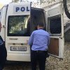 Bărbat de 31 de ani reținut de polițiști, după ce ar fi spart geamul unei cofetării din Aiud și ar fi tulburat ordinea și liniștea publică din zonă