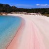 O creatoare de conţinut, amendată cu 1.800 de euro pentru că a pătruns pe o plajă cu nisip roz din Sardinia