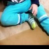 Botoşani: Un copil de un an a murit după ce a fost lovit de maşina condusă de tatăl lui