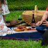 Îți dorești să îți surprinzi iubita cu un picnic perfect organizat? Iată ce trebuie să ai în vedere pentru a reuși