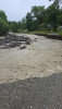 Drum comunal din Ardan, inundat de o viitură. Aproximativ 20 de gospodării sunt izolate