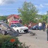 FOTO: O mașină s-a răsturnat într-un sens giratoriu din Năsăud! Mai multe persoane – rănite, printre care și doi copii