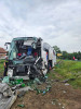 FOTO Șoferul unei firme de transport din Bistrița, implicat într-un grav accident în Sibiu: 13 persoane au fost rănite