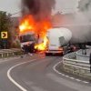 VIDEO Accident înfiorător: O cisternă și un camion s-au ciocnit violent - Pompierii intervin cu mai multe autospeciale