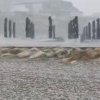 VIDEO Fenomen extrem de rar: În plină vară o plajă din România a fost acoperită de gheață