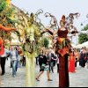 Zeci de mii de localnici, dar şi turişti au umplut centrul Sibiului în prima zi a Festivalului Internaţional de Teatru