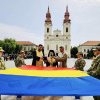 De Ziua Drapelului Național, arhiepiscopul Aradului a sfințit noul drapel din Piața Catedralei