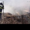 Incendiu la Aluniș, intervenție de patru ore, o căpiță de fân s-a aprins de la firele de curent