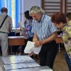 Incident electoral la Scorțeni. Tentativă de cumpărare a unor alegători din partea unui angajat al unei instituții publice