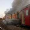 Locomotiva unui tren de călători a luat foc în Dâmbovița! 200 de persoane s-au autoevacuat