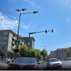 A intrat printre două mașini pe contrasens! E doar un șofer inconștient sau și intersecția favorizează erorile în Piața Lucian Blaga din Cluj? VIDEO