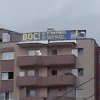 „Boc! Ia-ți metroul de sub bloc!”. Banner de 10 metri amplasat pe un bloc din Mănăștur în ziua inaugurării cu fast a proiectului Metroului Cluj