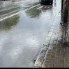 Canalizarea a cedat din nou, după doar o jumătate de oră de ploaie! Centrul Clujului a devenit un „lac” uriaș. Ce e de făcut? - FOTO și VIDEO
