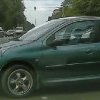 Dacă nu era VIDEO, nu credeam! O mașină fără șofer a traversat patru benzi cu spatele și s-a parcat singură!