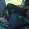 Educația e la alt nivel la Cluj! Tânăr surprins cu picioarele pe scaun într-un autobuz: „Fără bun simț și necivilizați” - FOTO